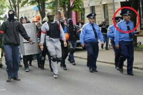 Фучеджі праворуч